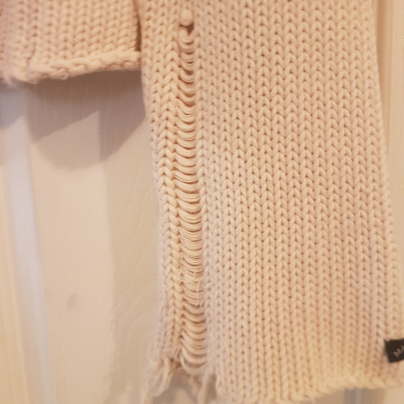 🧥 Maryk & Co. Knit Hoodie - Picture 4 of 11